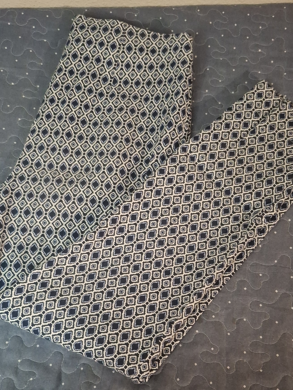 Chico's So Slimming Diamond-Pattern Navy and White Ankle Pants size 00